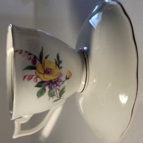 Crown essex  bone China  teacup and saucer made in England - Picture 6 of 7